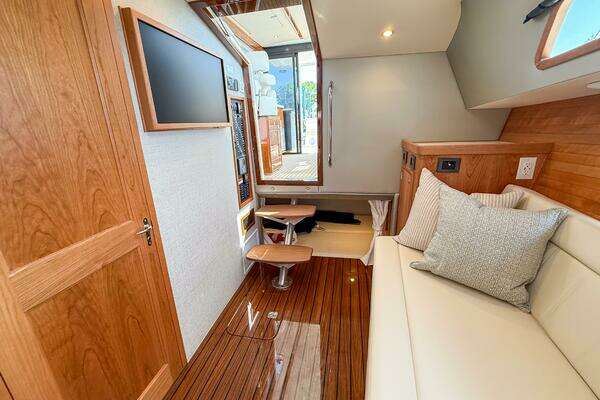 42ft MJM Yacht For Sale