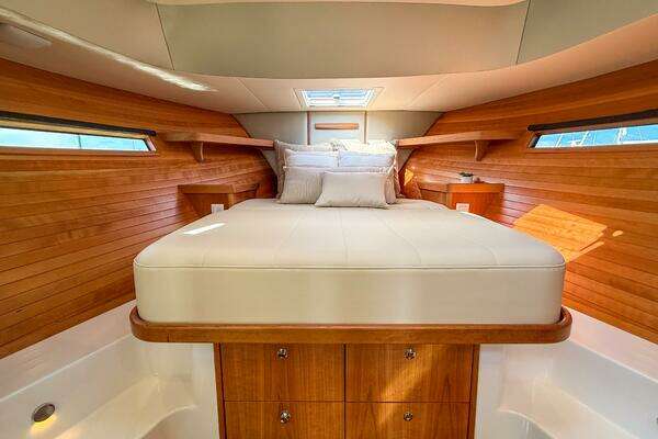 42ft MJM Yacht For Sale