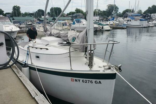 Hub Punch 22ft Nonsuch Yacht For Sale