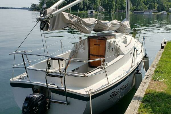 Hub Punch 22ft Nonsuch Yacht For Sale