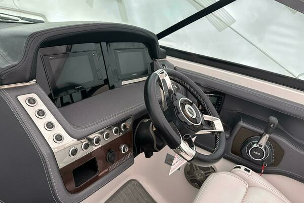 Photo of the 2019 Chaparral 297 SSX