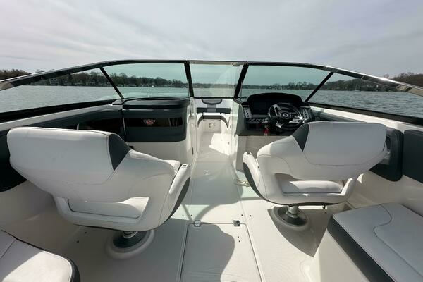 Photo of the 2019 Chaparral 297 SSX