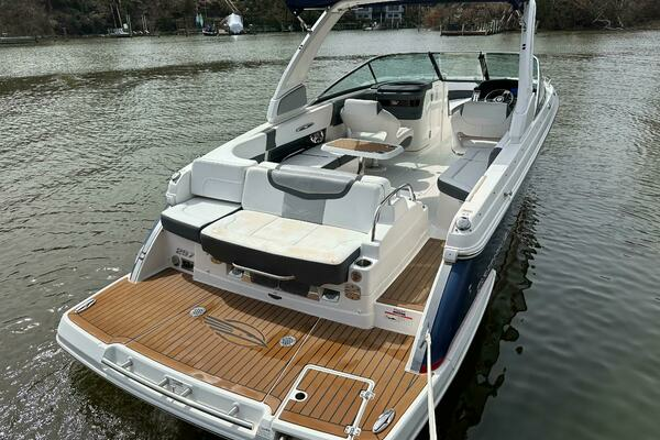 Photo of the 2019 Chaparral 297 SSX