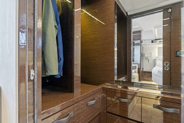 Prestige 590 Yacht For Sale
