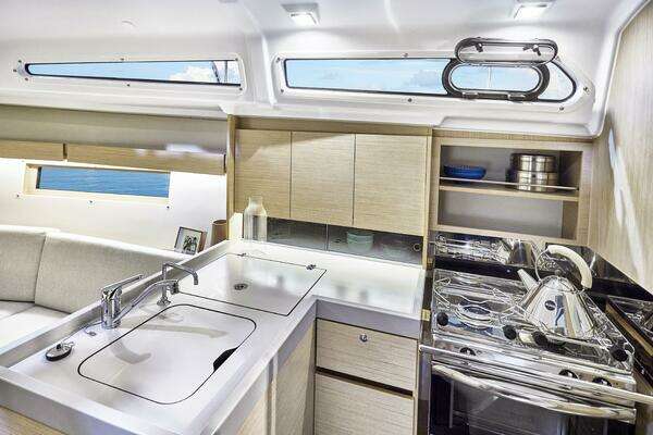 34ft Beneteau Yacht For Sale