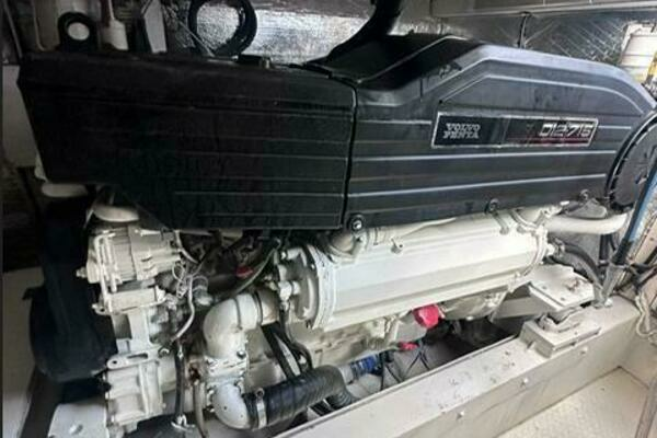 2011 Cruisers Yachts 56