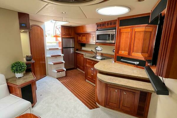 2011 Cruisers Yachts 56