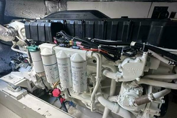 2011 Cruisers Yachts 56