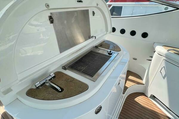 2011 Cruisers Yachts 56