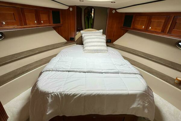 2011 Cruisers Yachts 56