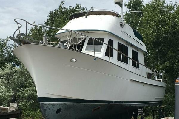 Victoria 34ft Marine Trader Yacht For Sale