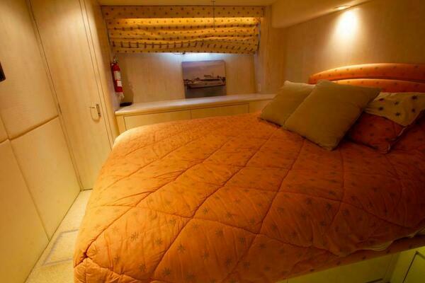 FULL MOON 70ft Hatteras Yacht For Sale