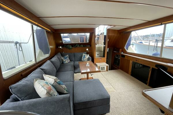 Tollycraft 44 CPMY Yacht For Sale