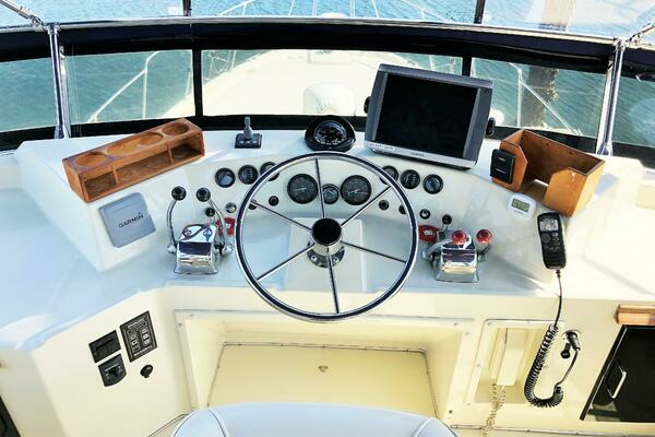 Tollycraft 44 CPMY Yacht For Sale