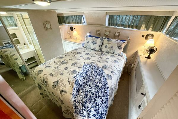Tollycraft 44 CPMY Yacht For Sale