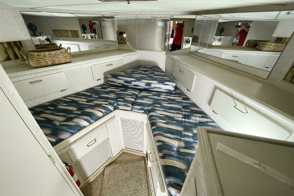 Tollycraft 44 CPMY Yacht For Sale