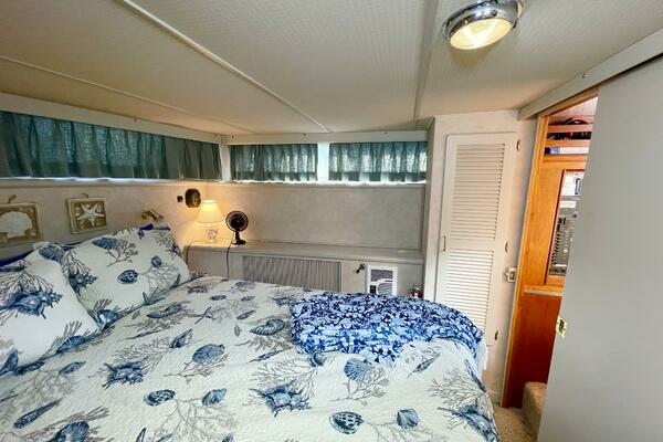 Tollycraft 44 CPMY Yacht For Sale