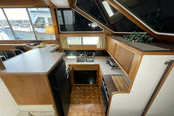 Tollycraft 44 CPMY Yacht For Sale