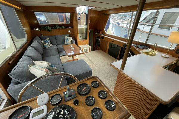 Tollycraft 44 CPMY Yacht For Sale
