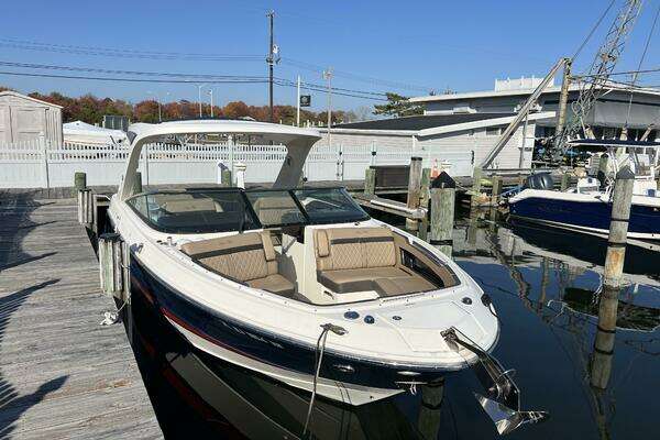 Photo of the 2018 Sea Ray 310 SLX "Knot On Call"