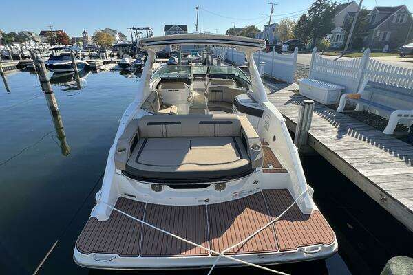 Photo of the 2018 Sea Ray 310 SLX "Knot On Call"