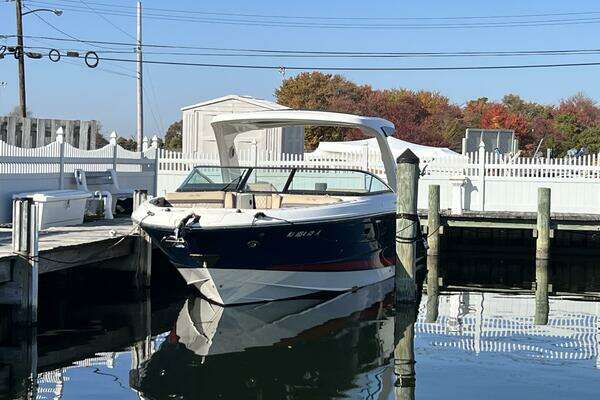 Photo of the 2018 Sea Ray 310 SLX "Knot On Call"