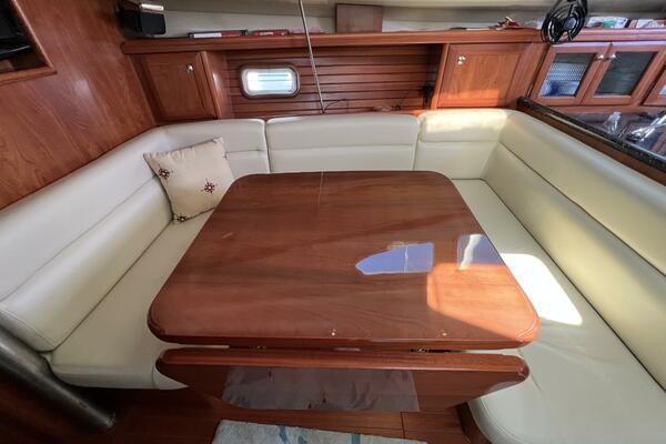 Sweet Pea 39ft Hunter Yacht For Sale