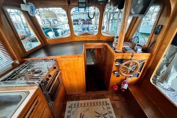 Lady Helen 34ft CHB Yacht For Sale