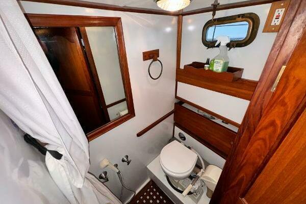 Lady Helen 34ft CHB Yacht For Sale