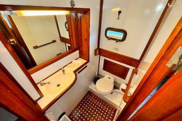 Lady Helen 34ft CHB Yacht For Sale