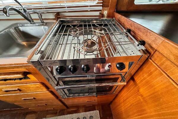 Lady Helen 34ft CHB Yacht For Sale