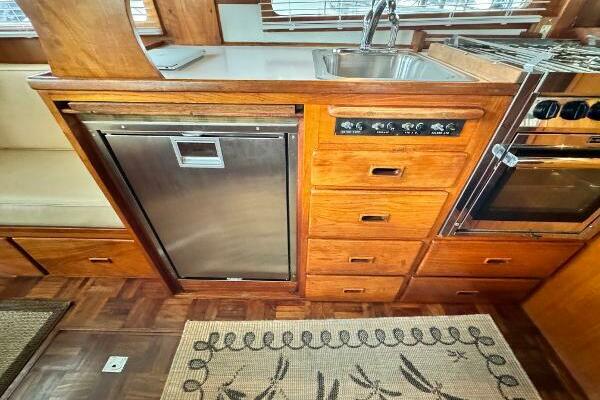 Lady Helen 34ft CHB Yacht For Sale