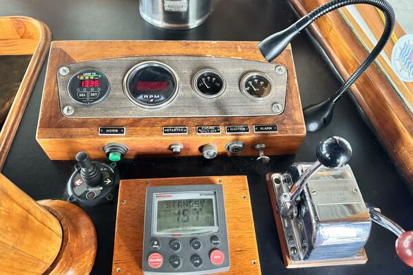 Lady Helen 34ft CHB Yacht For Sale