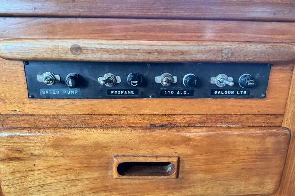 Lady Helen 34ft CHB Yacht For Sale