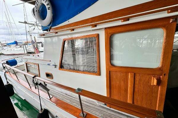 Lady Helen 34ft CHB Yacht For Sale