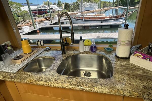 74ft Hatteras Yacht For Sale
