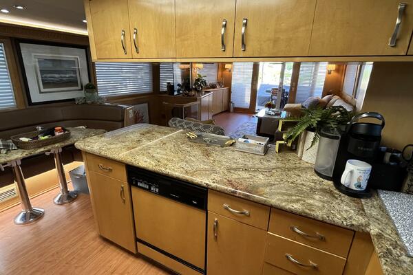 74ft Hatteras Yacht For Sale