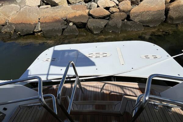 74ft Hatteras Yacht For Sale