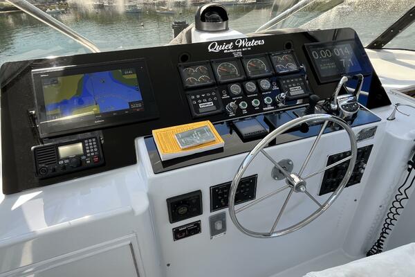 74ft Hatteras Yacht For Sale