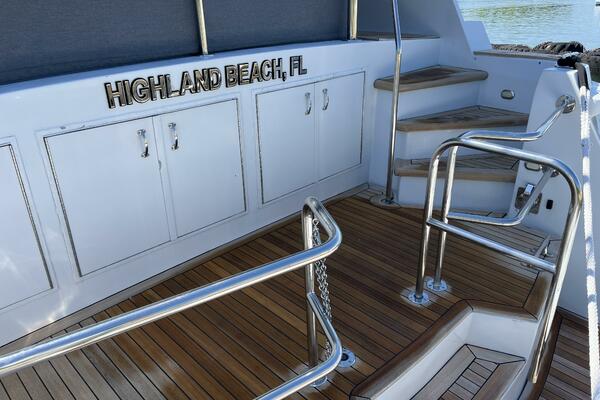 74ft Hatteras Yacht For Sale