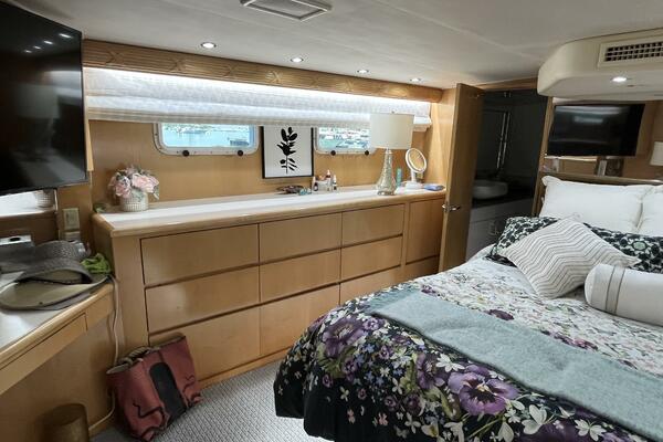 74ft Hatteras Yacht For Sale