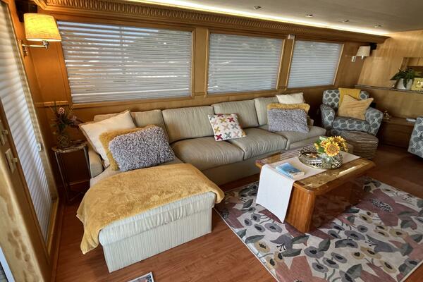 74ft Hatteras Yacht For Sale