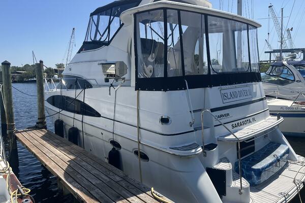 2001 Carver 396 Motor Yacht