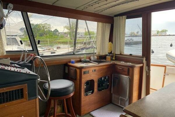 38ft Bayliner Yacht For Sale