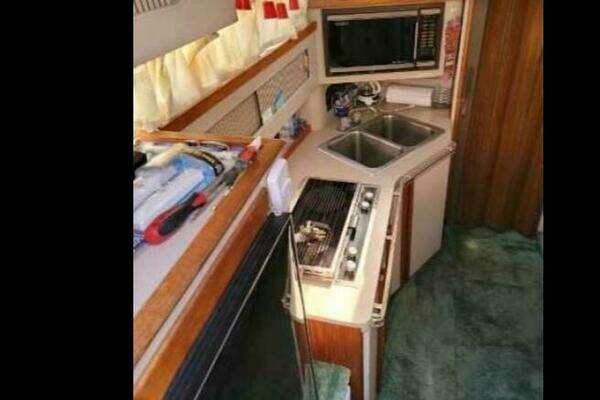 Photo of the 1989 Cruisers Yachts Esprit 3270