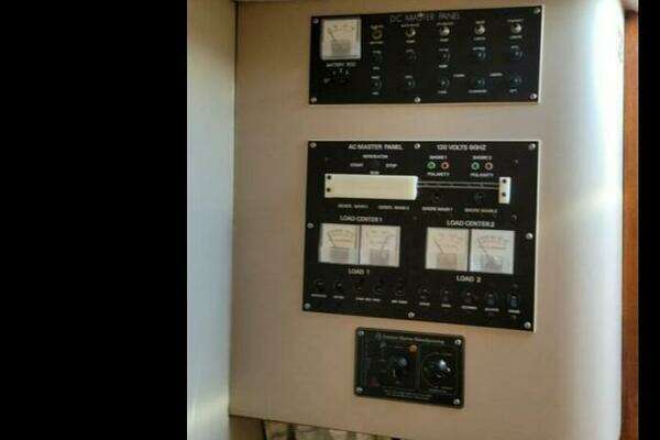 Photo of the 1989 Cruisers Yachts Esprit 3270