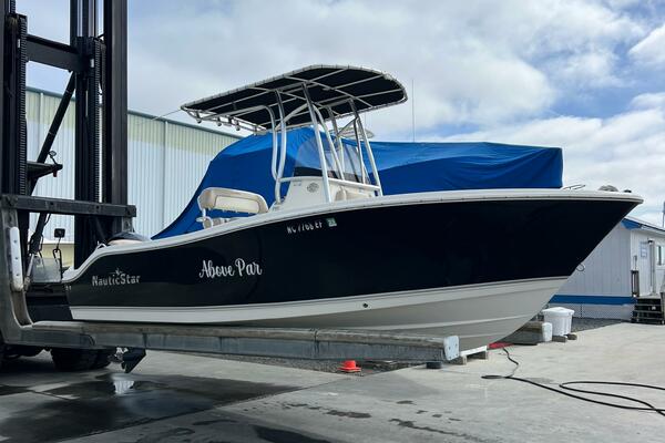 2017 NauticStar 2102 Legacy