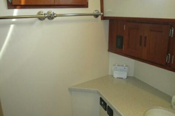 42' Nordic Tug master stateroom head