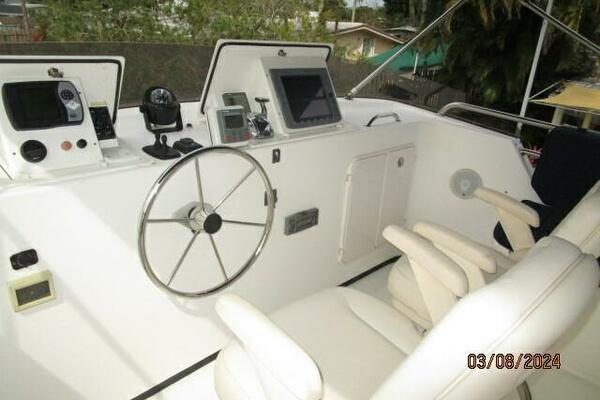 42' Nordic Tug flybridge helm1