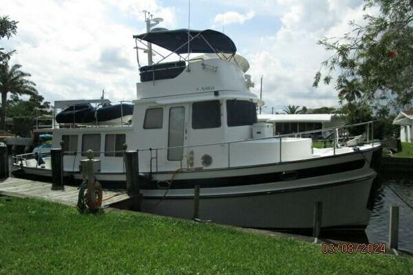 42' Nordic Tug starboard forward profile